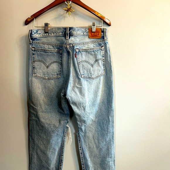 Levi’s high rise, button fly, cropped jeans! ✌️ - Picture 2 of 3